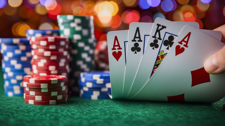 Studio live dealer Sakong dengan kartu dan meja standar